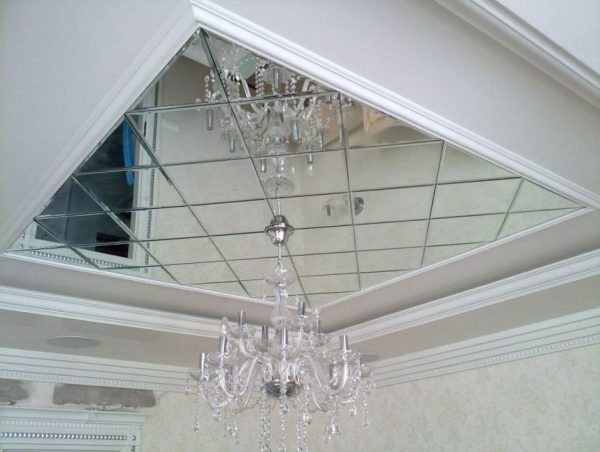 Зеркальный потолок - украшение интерьера